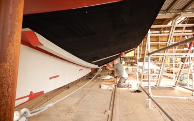 NT 11 / Watertrapper met gifvrije antifouling door Amsterdamse grachten